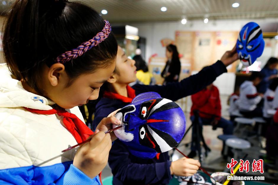 Beijing : des lycéens initiés à la culture traditionnelle 