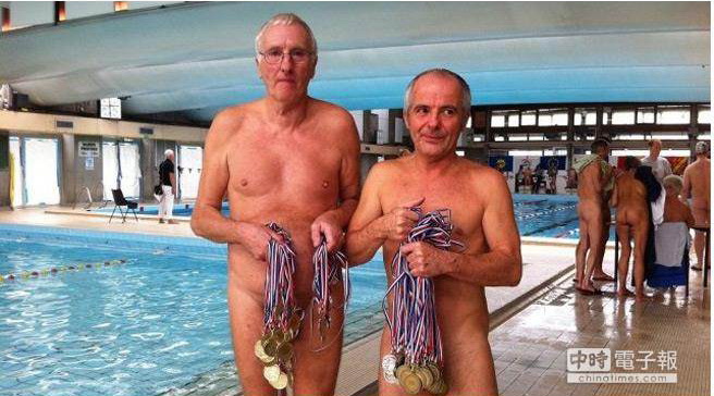 Un concours de natation bien spécial en Alsace