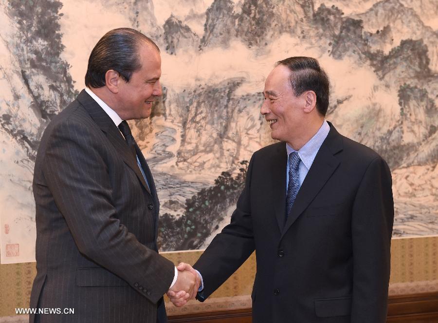 Un haut responsable du PCC rencontre des invités français
