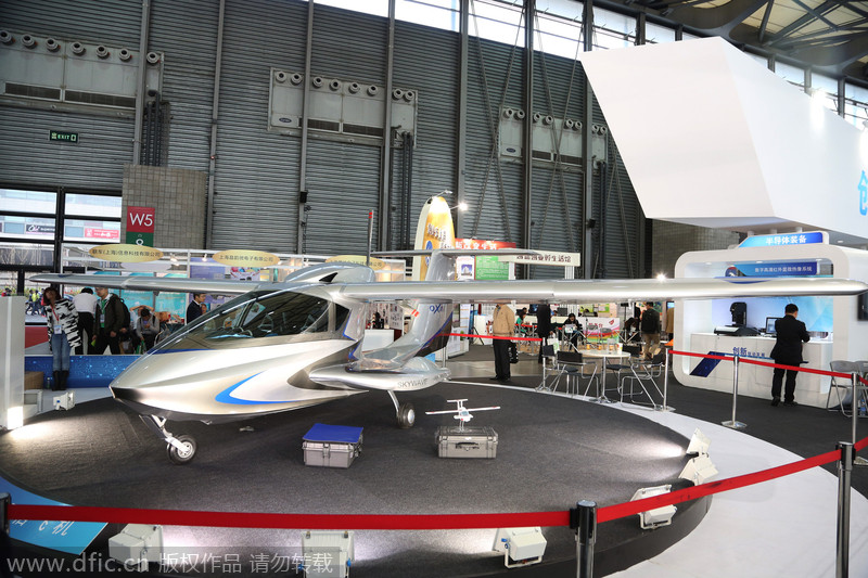 Un avion amphibie exposé pendant le 16e Salon international de l'industrie de Chine à Shanghai, le 4 novembre 2014. 