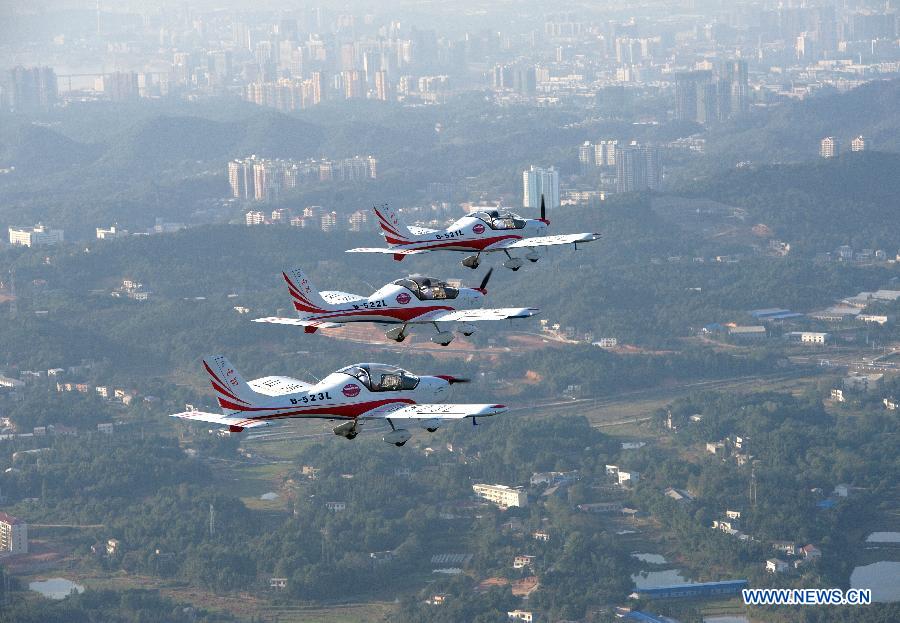 L'équipe chinoise d'acrobatie aérienne prête au décollage