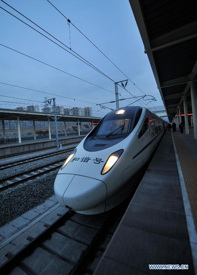 Essai d'un train à grande vitesse dans le Xinjiang