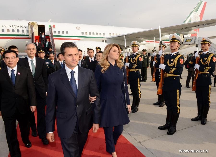 Arrivée du président mexicain à Beijing pour la réunion de l'APEC