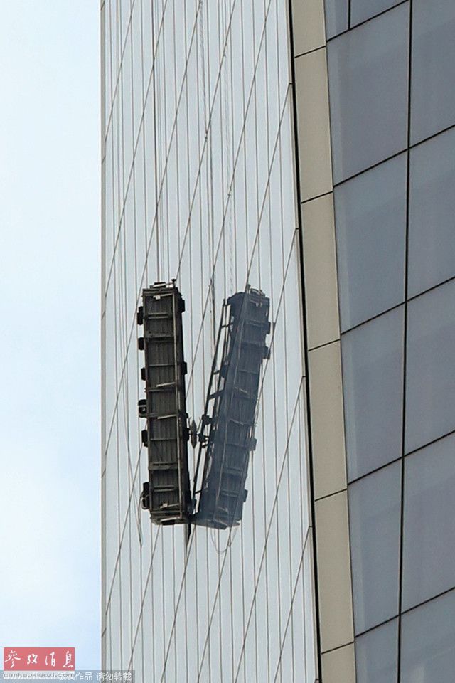Deux laveurs de vitres bloqués au 69e étage du One World Trade Center