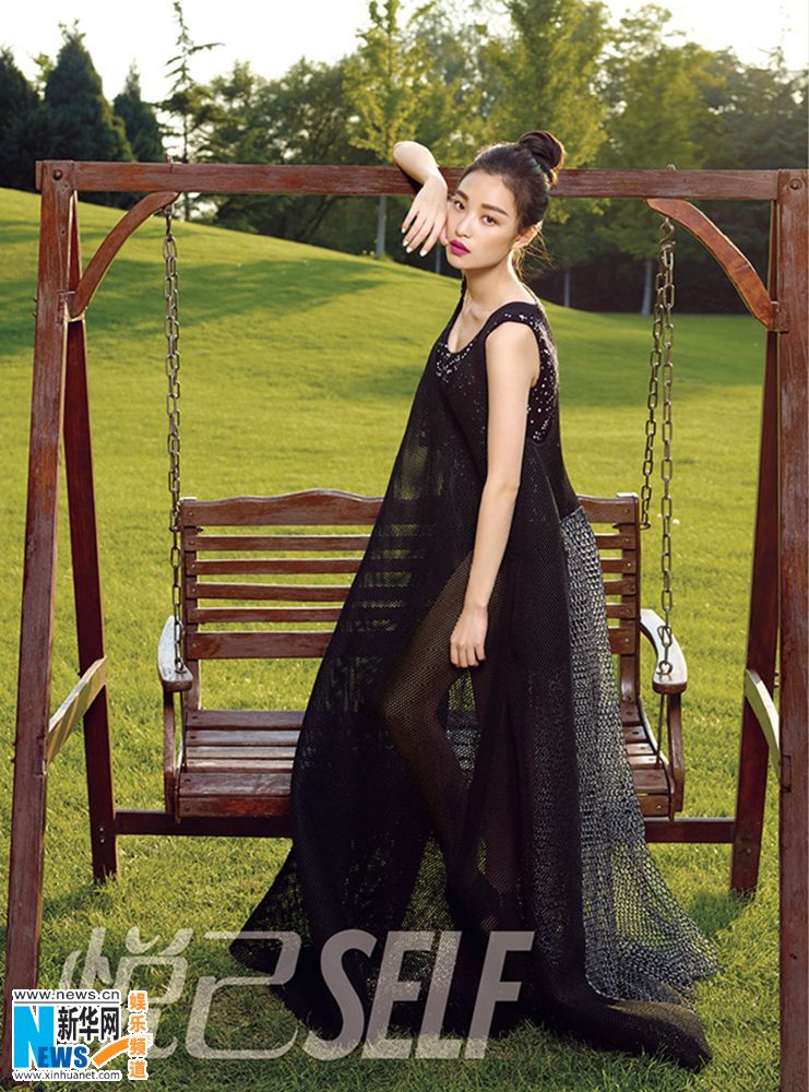 L'actrice chinoise Ni Ni pose pour un magazine