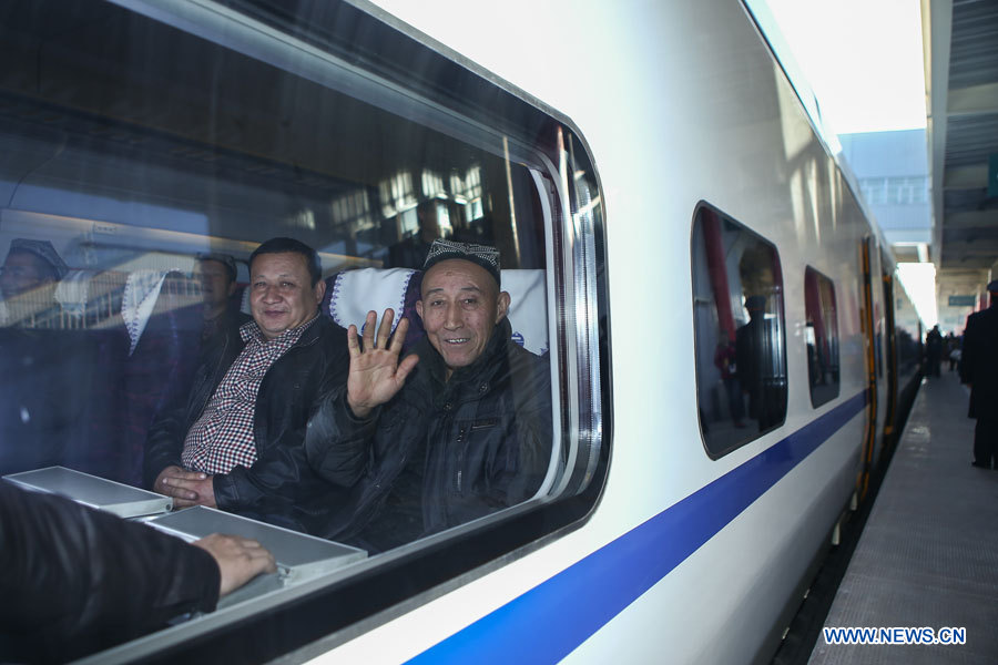 Xinjiang : première voie ferrée à grande vitesse opérationnelle