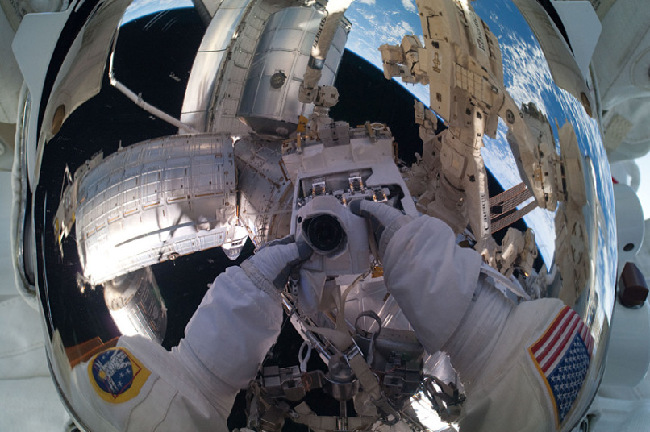 La folie des selfies dans l'espace