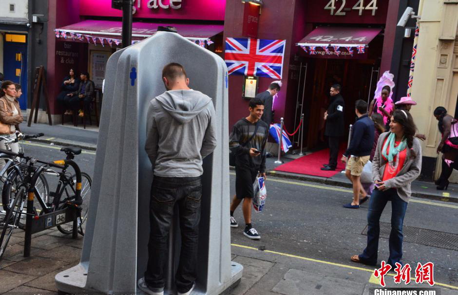 Des toilettes dans les rues de Londres (Grande-Bretagne)