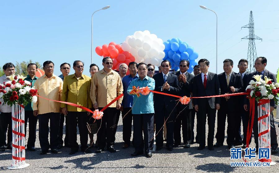La Chine inaugure un pont au Laos 