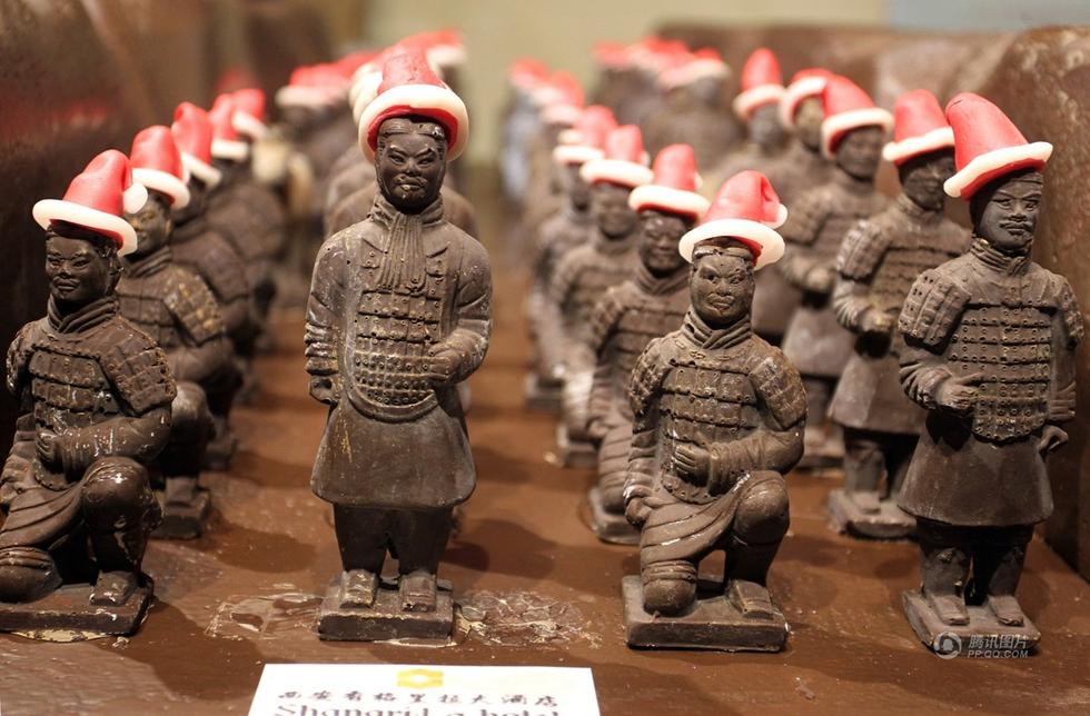 Des statues de guerriers en chocolat pour Noël