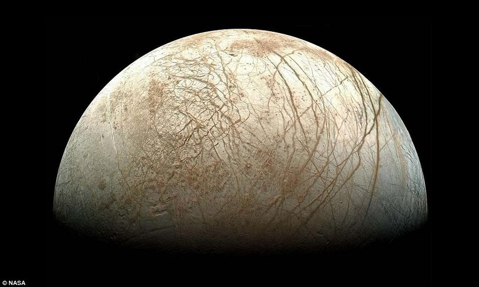 La NASA publie d'une image à haute résolution d'Europa