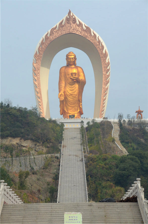 Le plus haut Bouddha est chinois