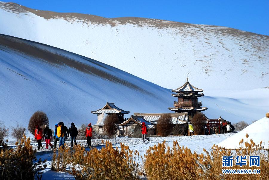 Première neige sur le mont Mingsha 
