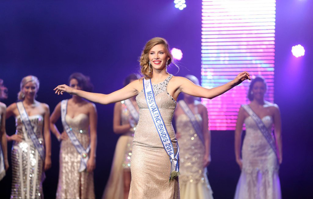 Une blonde de 20 ans élue Miss France 2015