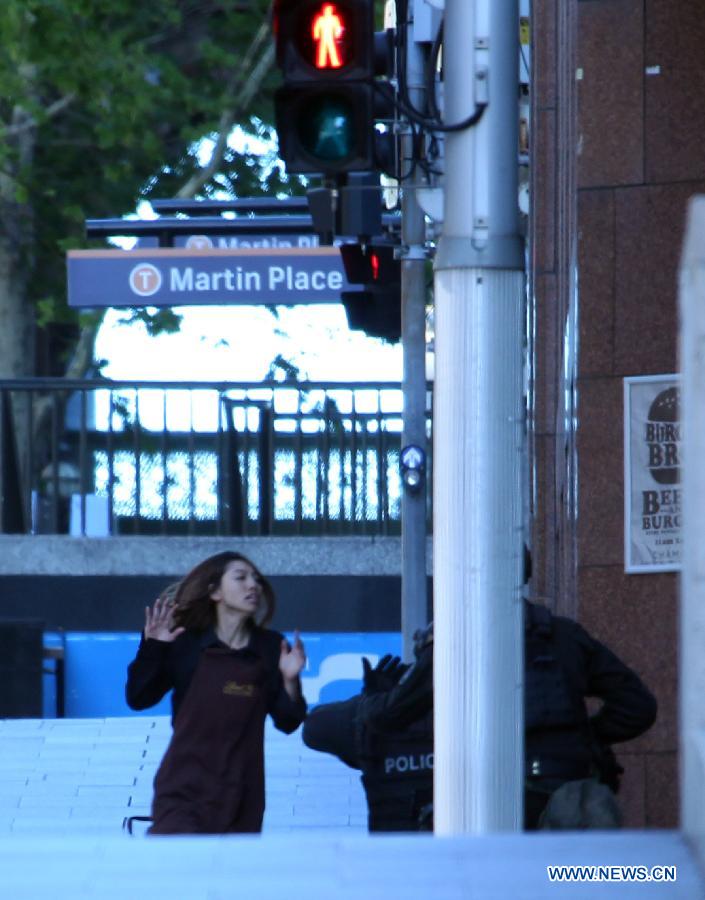 Prise d'otages à Sydney : trois otages s'enfuient du café