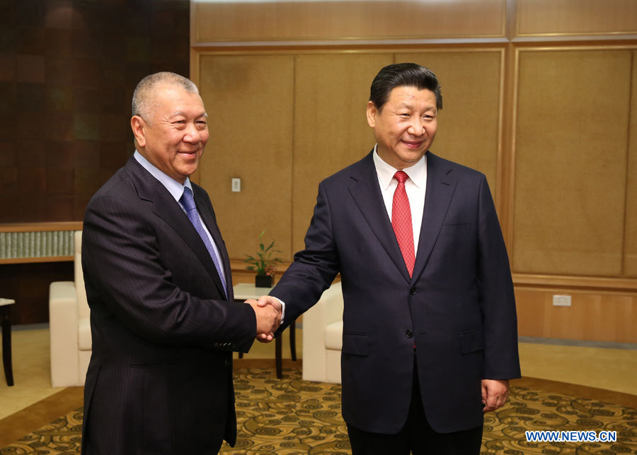 Xi Jinping rencontre l'ancien chef de l'exécutif de la RAS de Macao