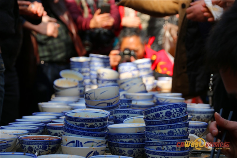 Affluence record pour le concours de dégustation de nouilles saozi du Comté de Qishan
