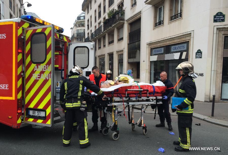 Attentat contre Charlie Hebdo à Paris : douze morts dont deux policiers et cinq journalistes