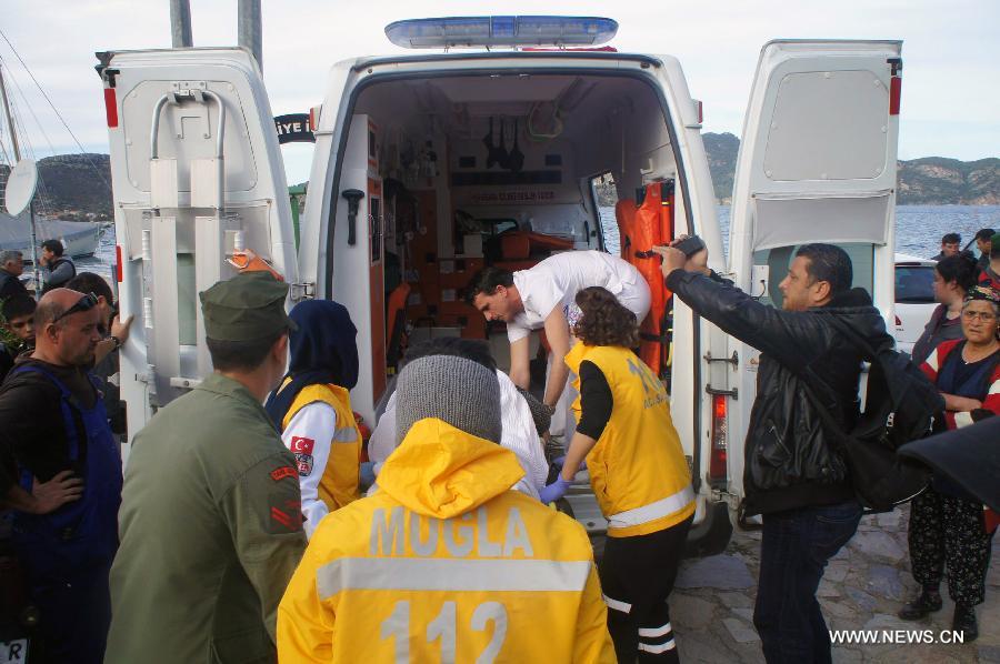 Au moins 6 morts suite au chavirement d'un bateau transportant des migrants au large des côtes de la Turquie