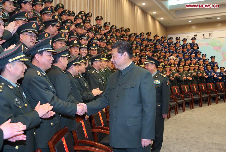 Xi Jinping monte dans un nouveau type de bombardier lors de son inspection dans le nord-ouest de la Chine