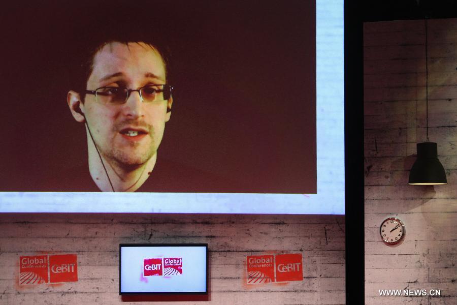 La surveillance de masse est devenue chose courante aux Etats-Unis, selon Snowden 