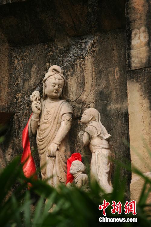 Des grottes bouddhiques millénaires dans le Sichuan