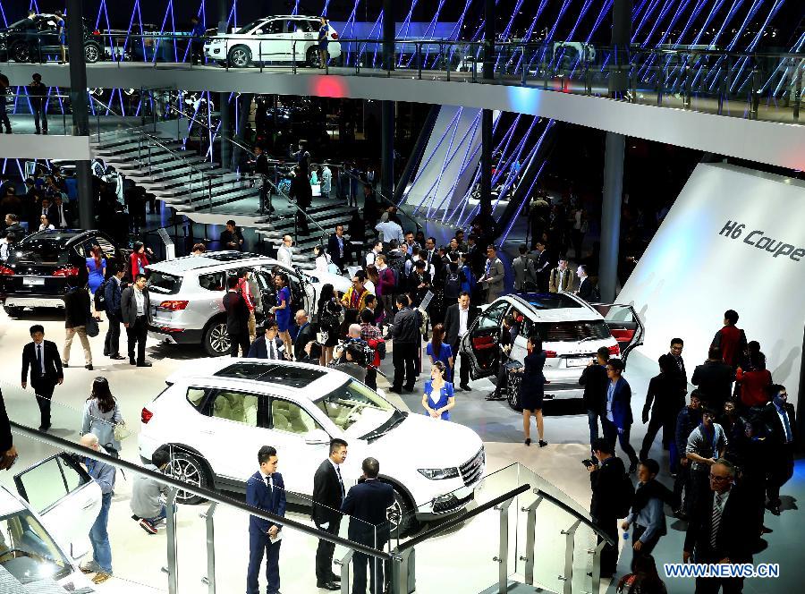 Chine : ouverture du salon automobile 2015 de Shanghai