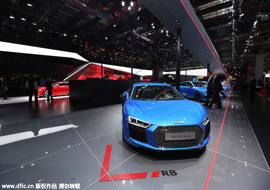Exposition d'une Audi R8 V10 et d'autres modèles du constructeur allemand, lors du 16e Salon international de l'automobile de Shanghai, 20 avril 2015. [Photo/IC].