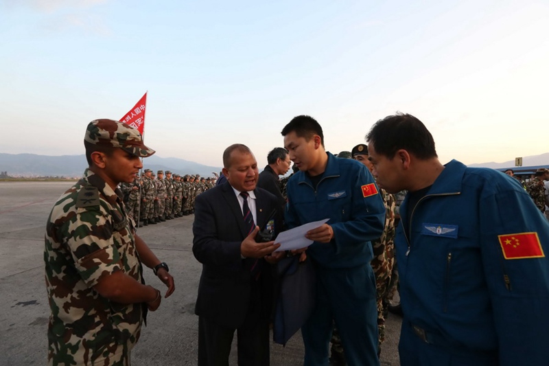 L'Armée chinoise envoie de l'aide au Népal