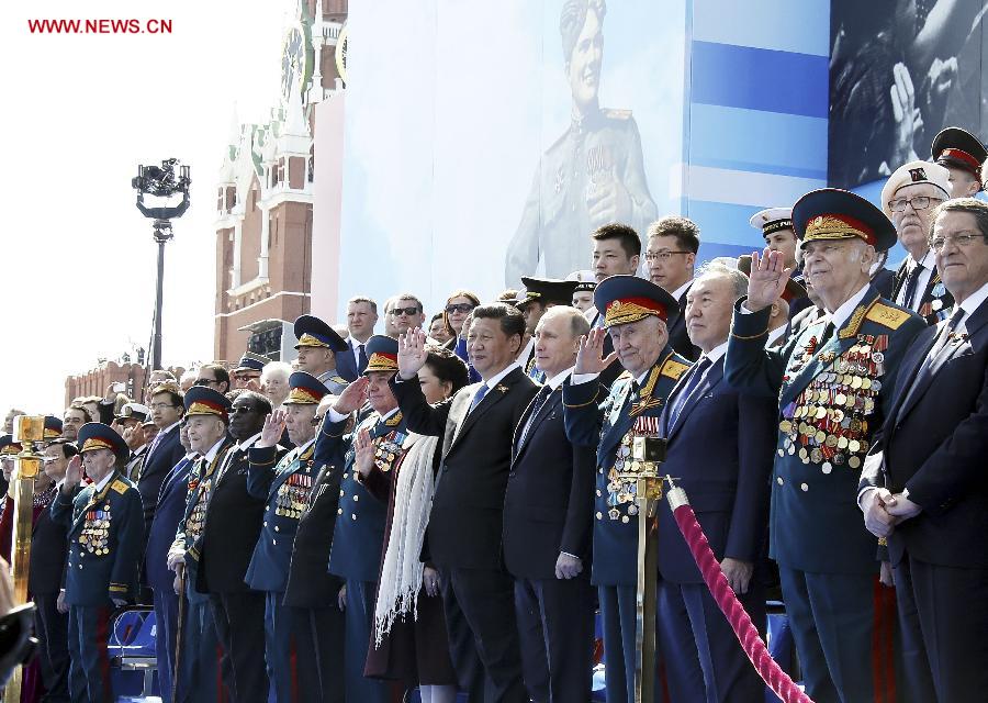 Le président chinois assiste au défilé du Jour de la Victoire en Russie, célébrant la victoire partagée avec Poutine