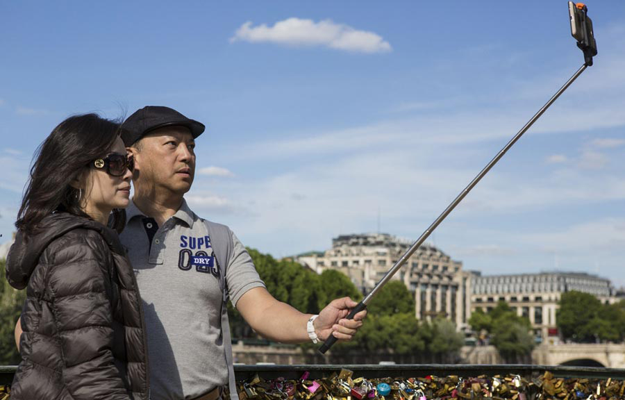 Paris : le Pont des Arts libéré de ses "cadenas d'amour"