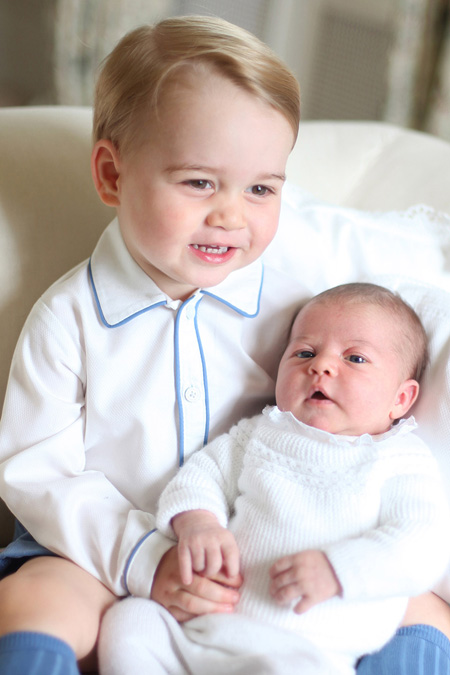 William et Kate dévoilent les premières photos officielles de la Princesse Charlotte