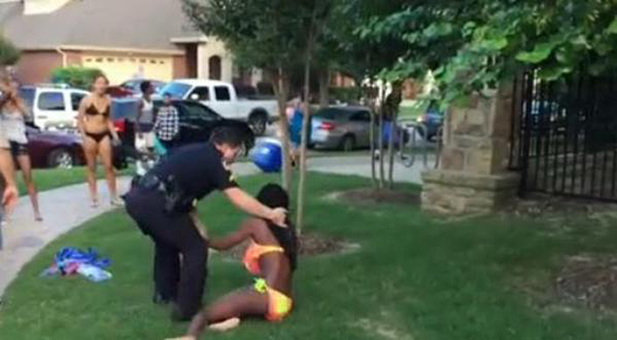 Texas : Un policier suspendu après une action musclée contre des ados noirs