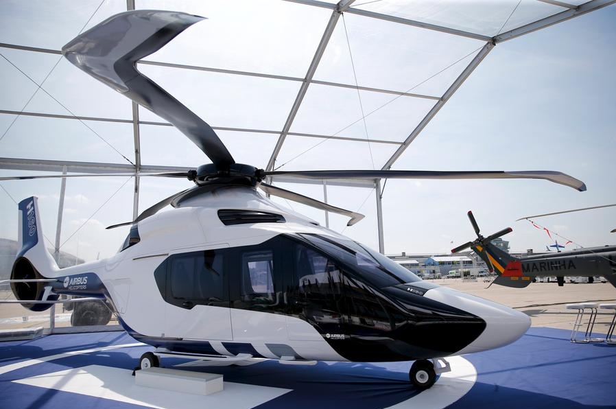 Un prototype de l’hélicoptère H160 d'Airbus Helicopters, vu en présentation statique deux jours avant l'ouverture. [Photo / Agences]
