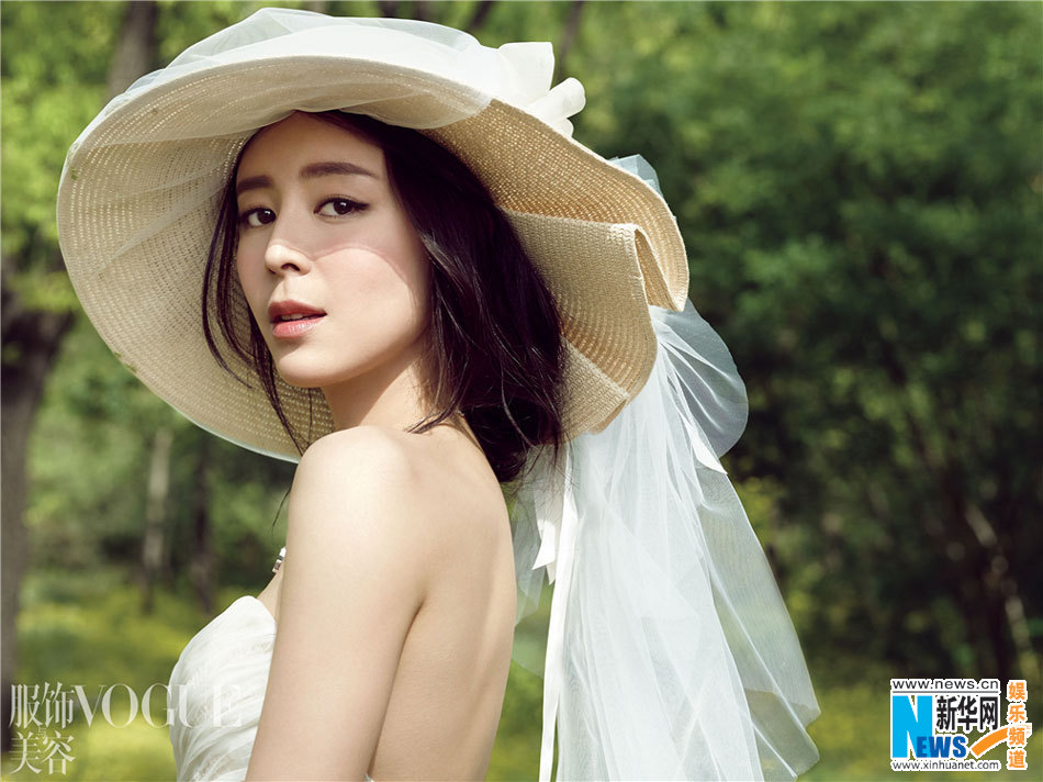 L'actrice chinoise Zhang Jingchu pose pour un magazine
