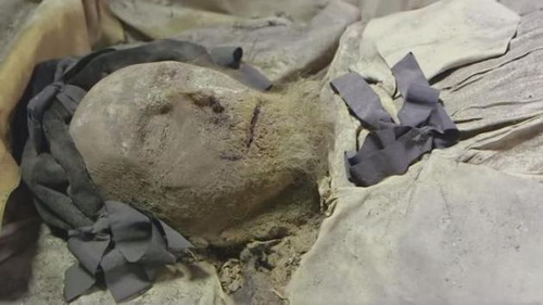 Le corps d'un bébé caché dans le cercueil d'un évêque suédois