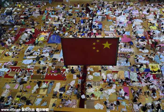 Wuhan : des étudiants dorment dans un gymnase pour échapper à la chaleur