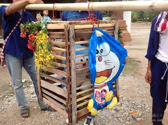 Thaïlande : un Doraemon pour implorer la pluie