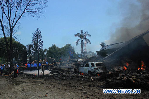 Au moins 43 morts après le crash d'un avion militaire indonésien sur la ville de Medan