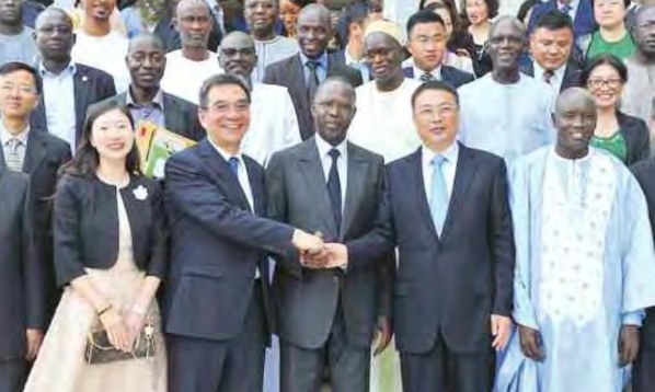 Sénégal : des privés chinois vont installer une usine de textile à Diamniadio