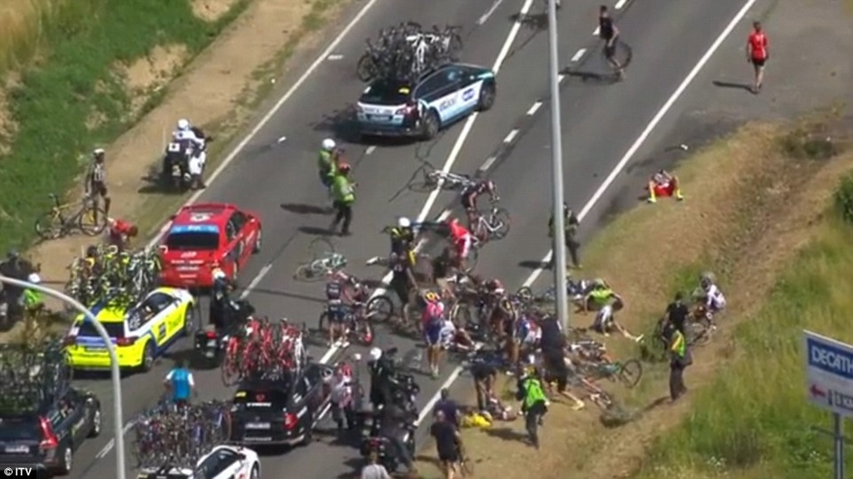 Tour de France : chute dramatique d'une trentaine de coureurs