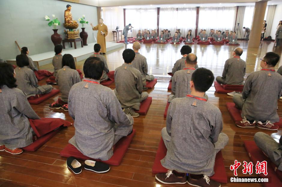 Des cours de méditation à Shanghai pour réduire le stress