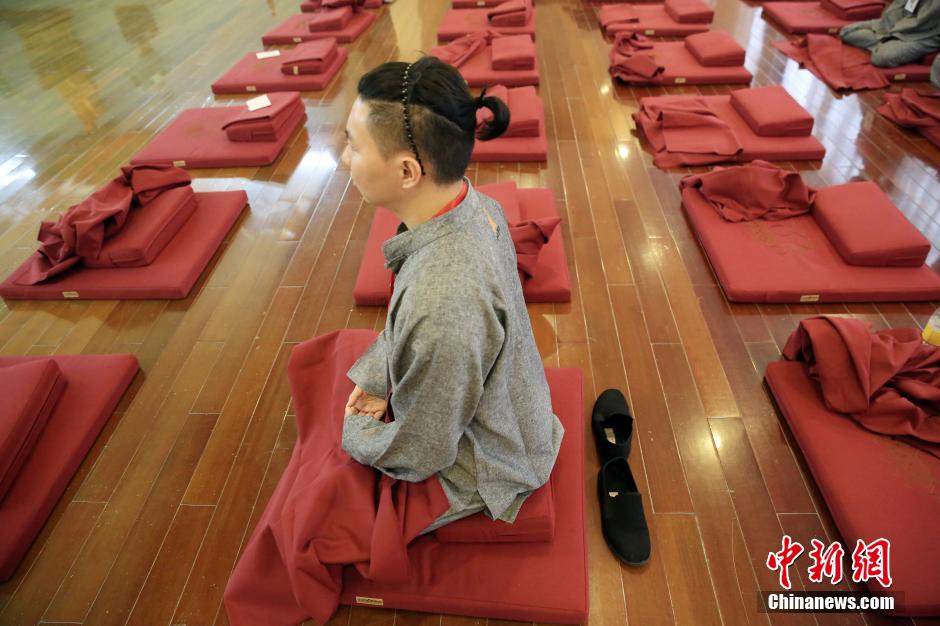 Des cours de méditation à Shanghai pour réduire le stress
