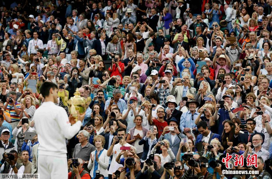 Tennis : Djokovic remporte son neuvième sacre en Grand Chelem