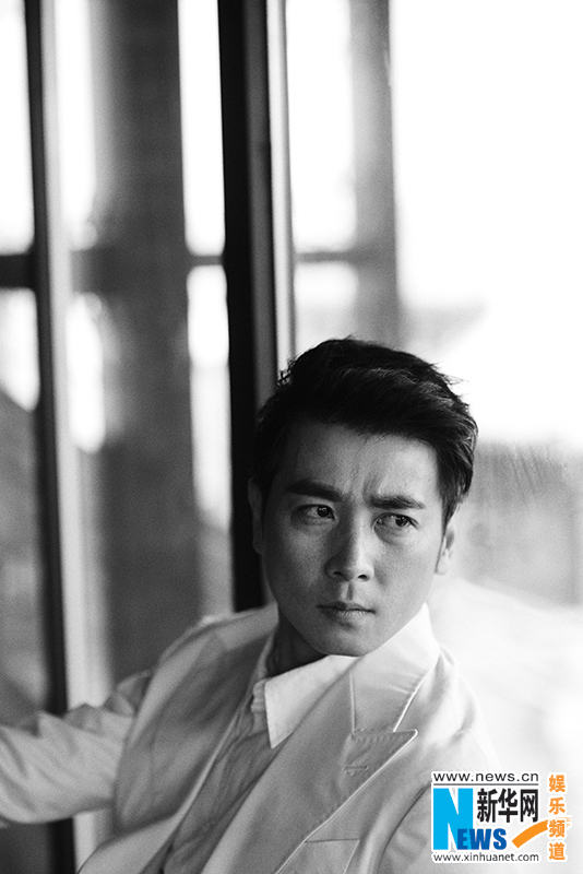 L'acteur chinois Bao Jianfeng pose pour un magazine