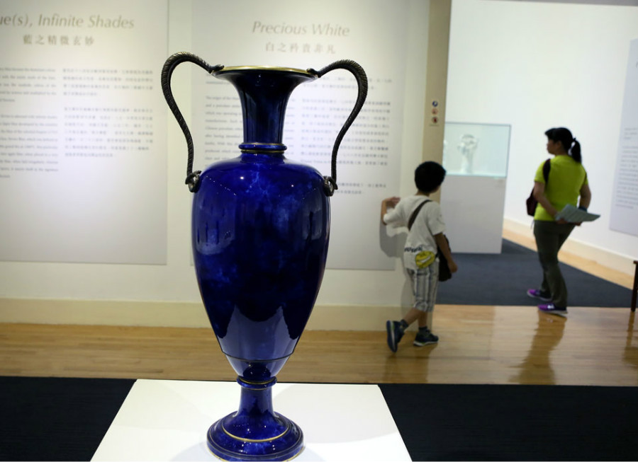 La « porcelaine des rois » de Sèvres exposée à Hong Kong