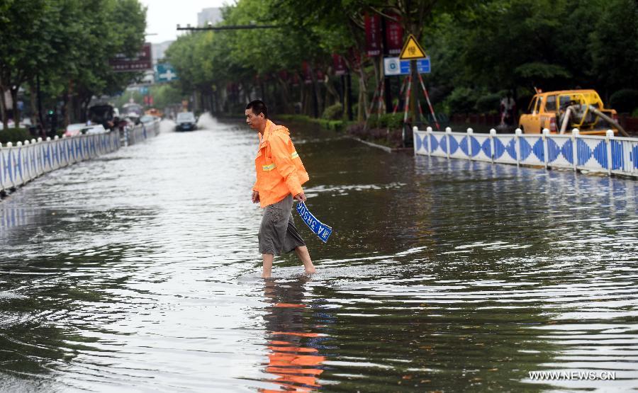 La ville de Hangzhou inondée par une pluie torrentielle