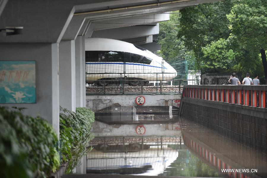 La ville de Hangzhou inondée par une pluie torrentielle