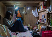 Photos de la vie quotidienne dans un hôtel capsule de Tokyo
