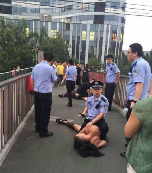 Des « spartiates » arrêtés par la police pour troubles à l'ordre public à Beijing